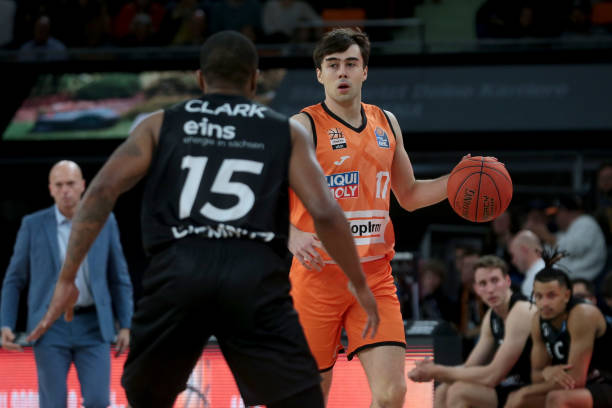 的中场掌控 的中场掌控